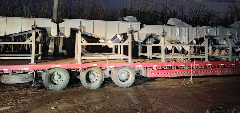 10臺直線篩發(fā)貨，優(yōu)化工藝結(jié)構(gòu)，改進(jìn)進(jìn)出料口和防塵口