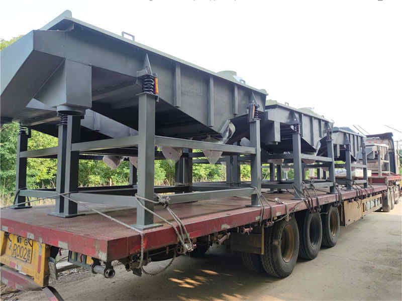 浙江客戶七臺1030兩層直線篩準(zhǔn)備發(fā)貨，雙電機雙拉撐，用料厚實，經(jīng)久耐用，感謝浙江老朋友信任與支持