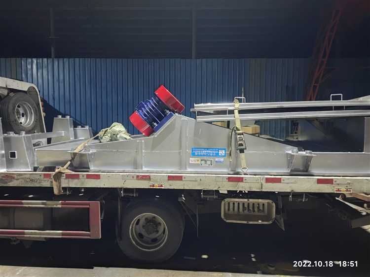 直線篩、直排篩、旋振篩、振動平臺等設備集中發貨