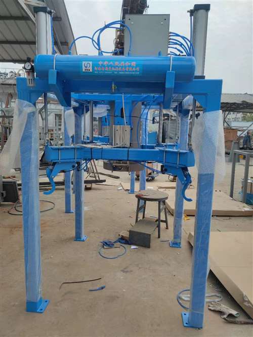 噸包自動包裝機(jī)，帶除塵承重功能，方便高效快捷，放您的車間再無粉塵。