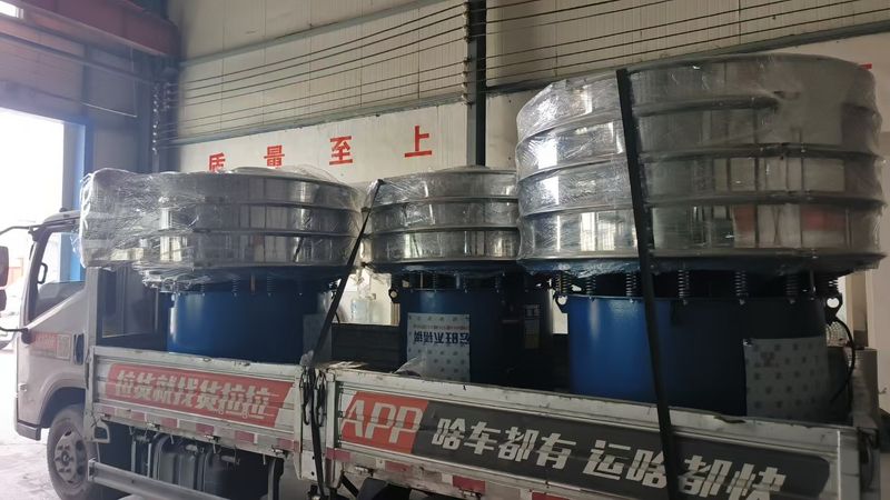 三臺1.5米旋振篩發貨