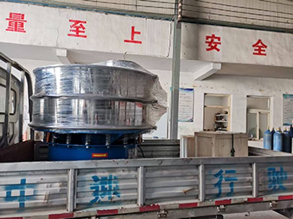 1200型旋振篩、200型檢驗(yàn)篩發(fā)貨