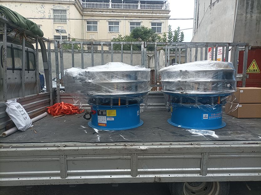 兩臺旋振篩發貨