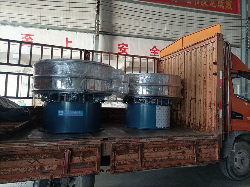 兩臺1500型旋振篩發貨