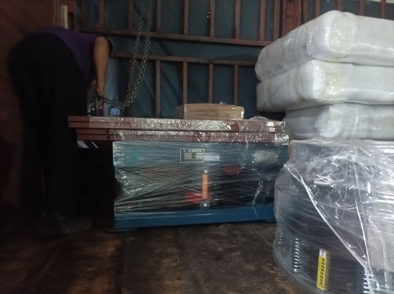 振動平臺、振動篩等發貨