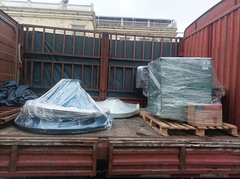 1米和1.5米直排篩底錐、1.2米旋振篩、給料機等全部發貨