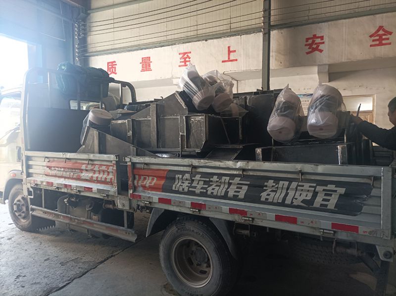 4臺振動給料機發(fā)貨