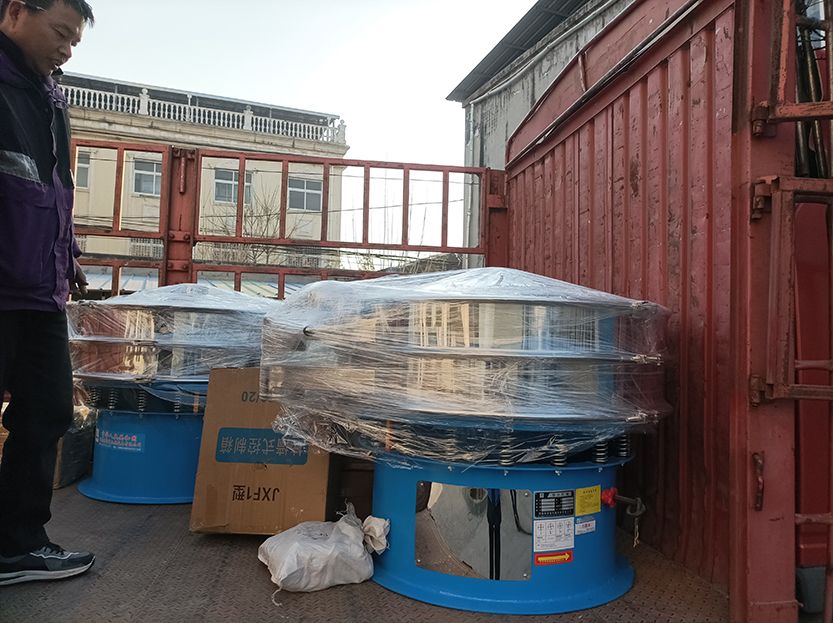 客戶非標(biāo)定制三臺(tái)旋振篩發(fā)貨