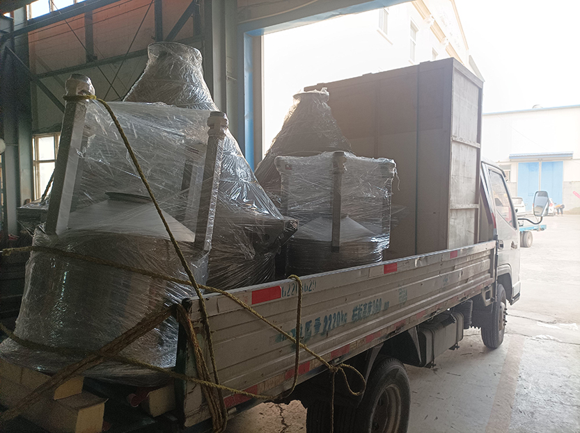 不銹鋼真空上料機(jī)、不銹鋼料倉、接料桶發(fā)貨