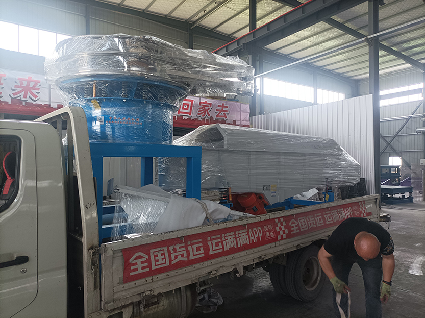 客戶特殊定制旋振篩、直線篩發貨